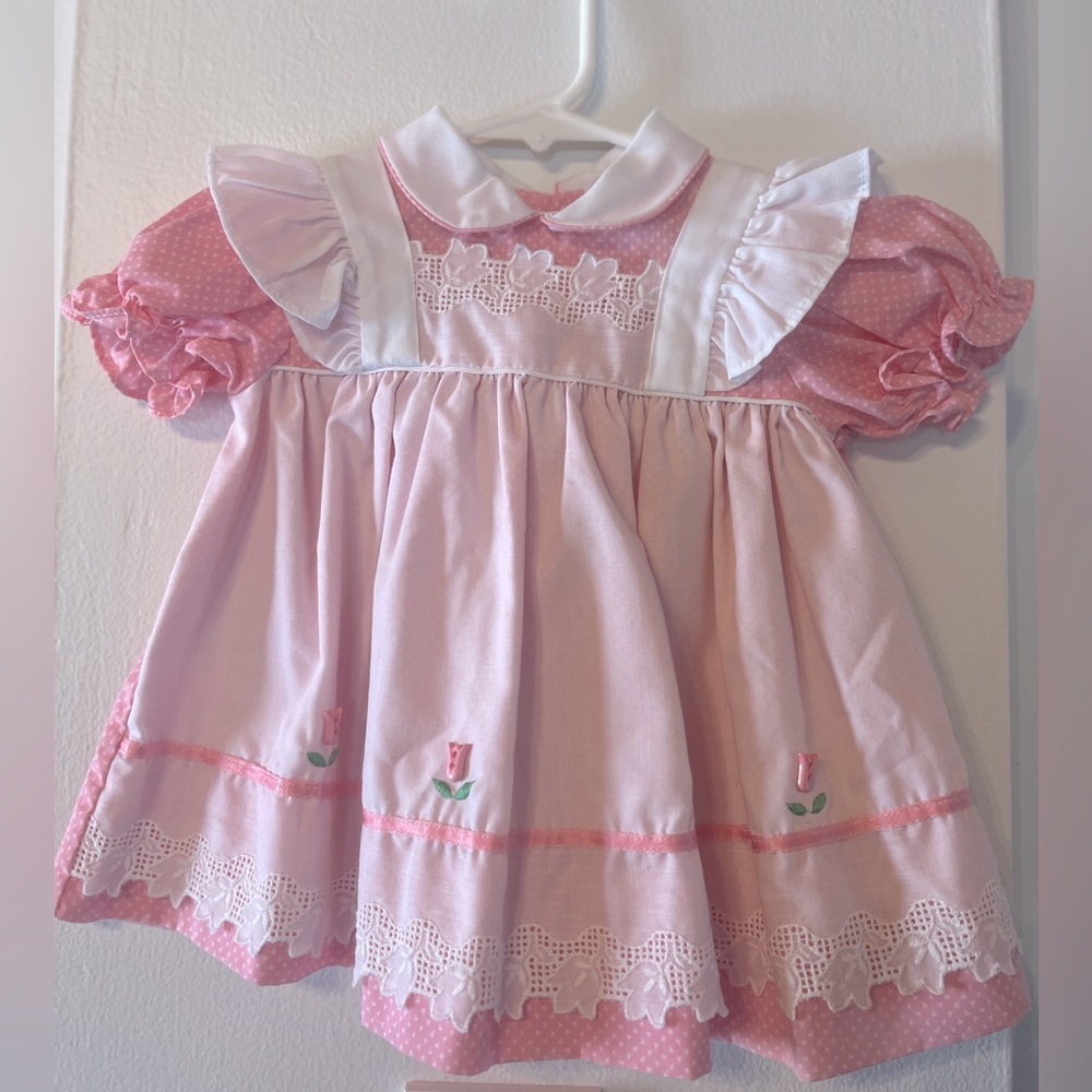 Beautiful vintage dress with tulip details. Size 12 months.